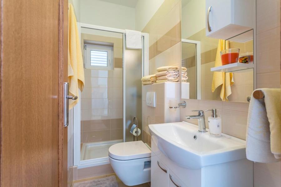 Apartmani Bezmalinovic Μπολ Εξωτερικό φωτογραφία
