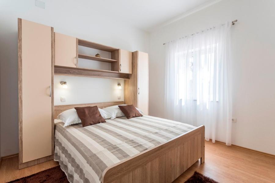 Apartmani Bezmalinovic Μπολ Εξωτερικό φωτογραφία
